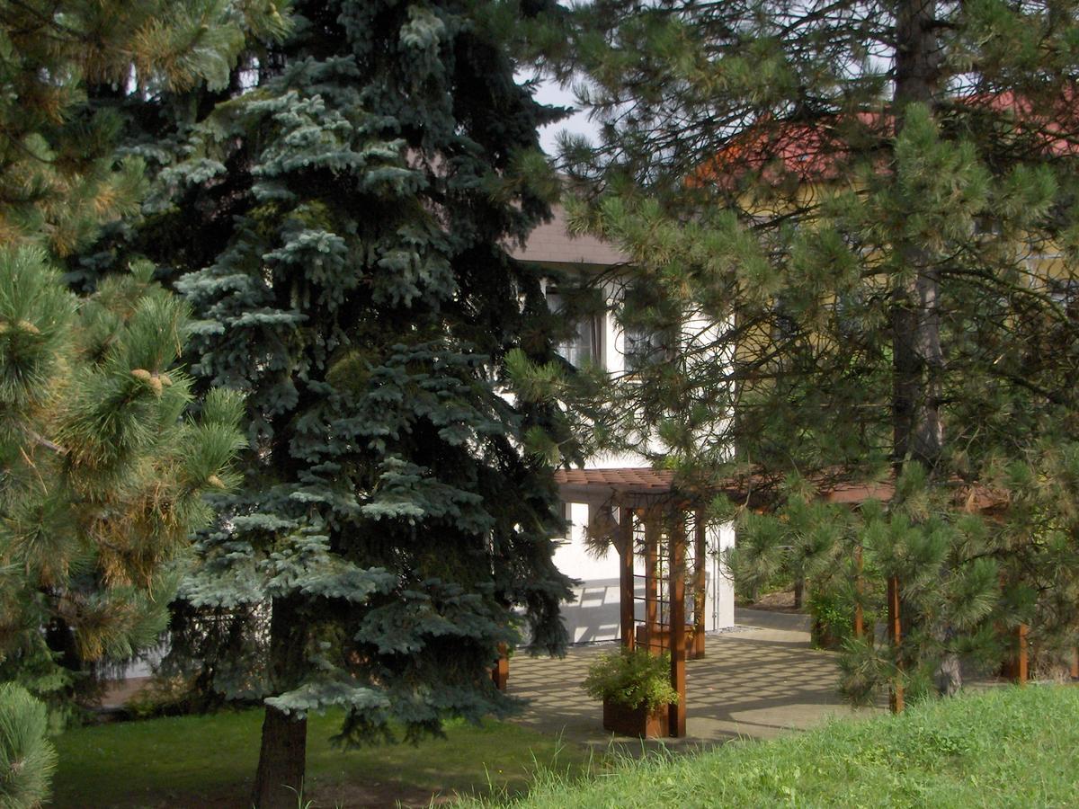 Hotel Amos Fulnek Exterior foto